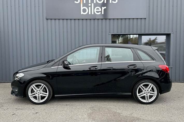 Sort Mercedes B200 fra 2017