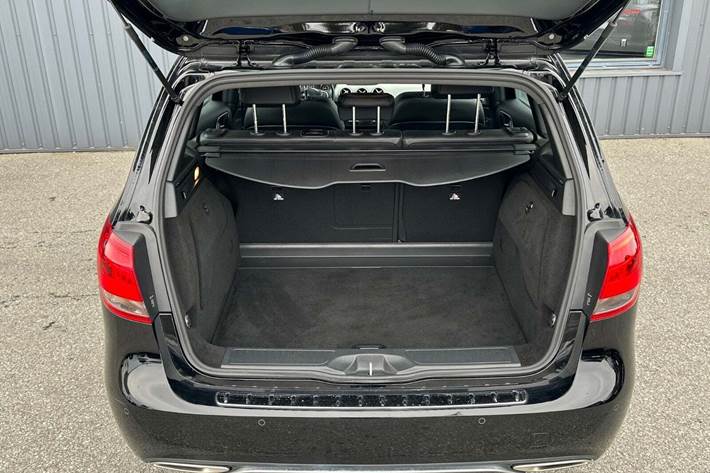 Sort Mercedes B200 fra 2017