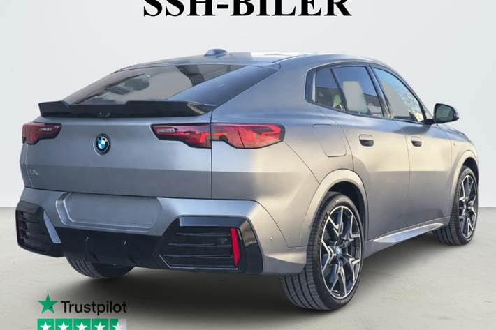 Grå BMW iX2 fra 2025