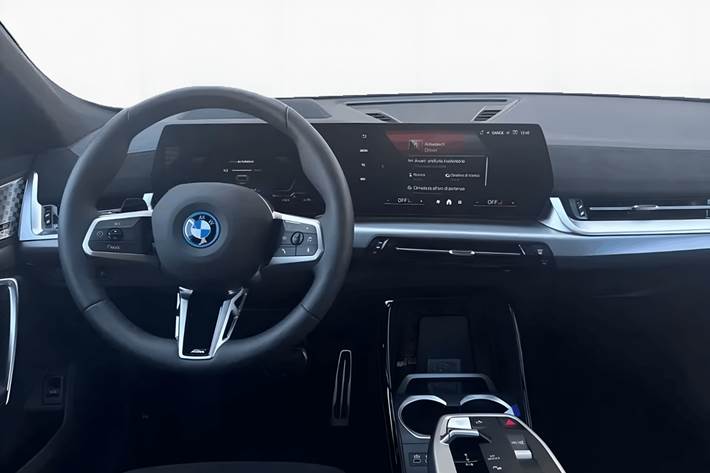 Grå BMW iX2 fra 2025