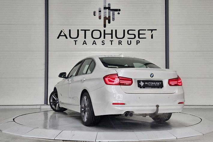 Hvid BMW 320i fra 2019