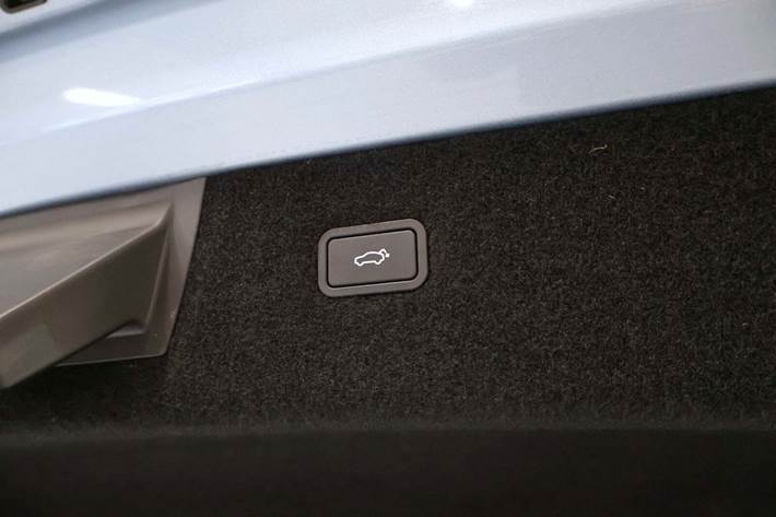 Sort Polestar 4 fra 2024