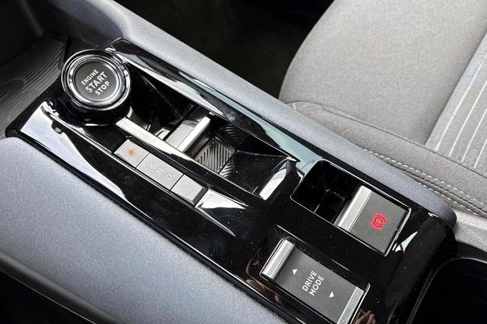 Blå Alfa Romeo Junior fra 2025