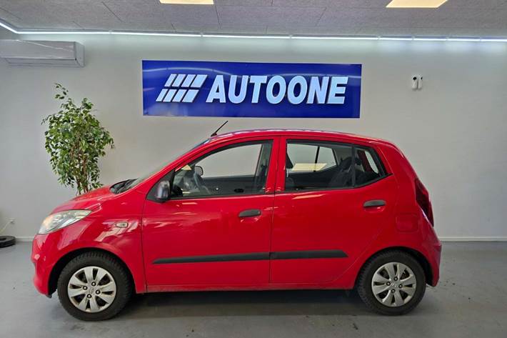 Rød Hyundai i10 fra 2012