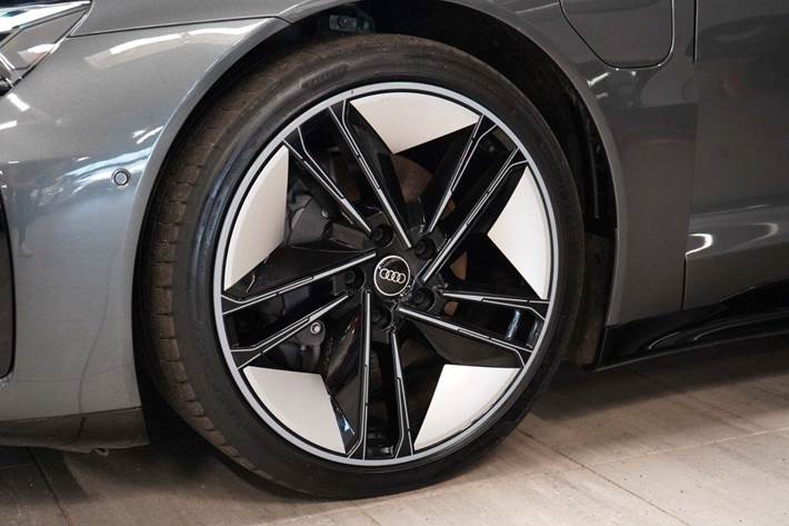 Grå Audi e-tron GT fra 2022