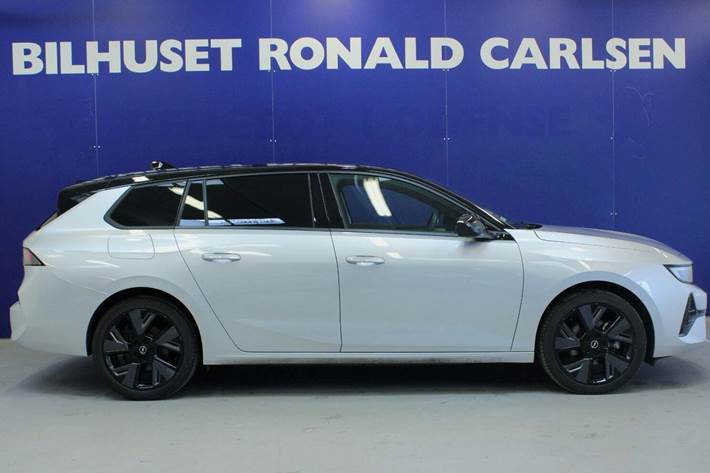 Sølv Opel Astra-e fra 2024