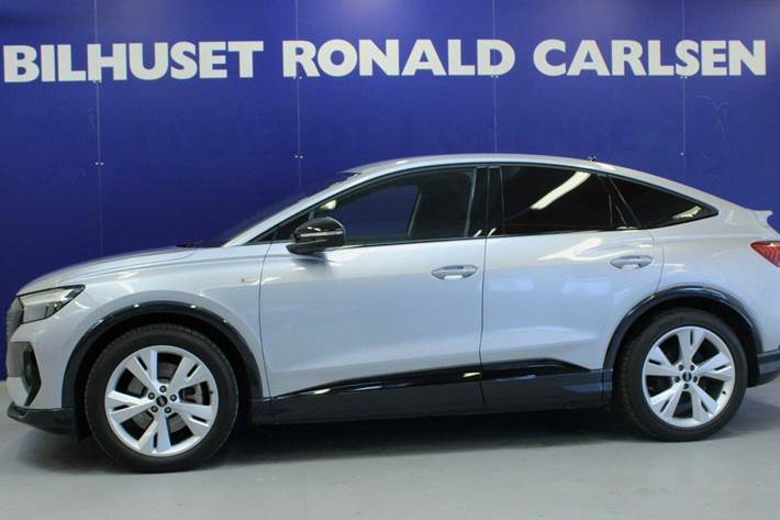 Sølv Audi Q4 e-tron fra 2024