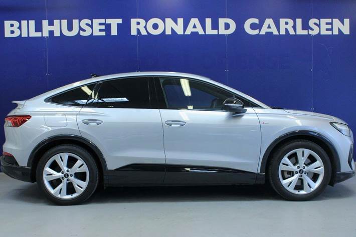 Sølv Audi Q4 e-tron fra 2024