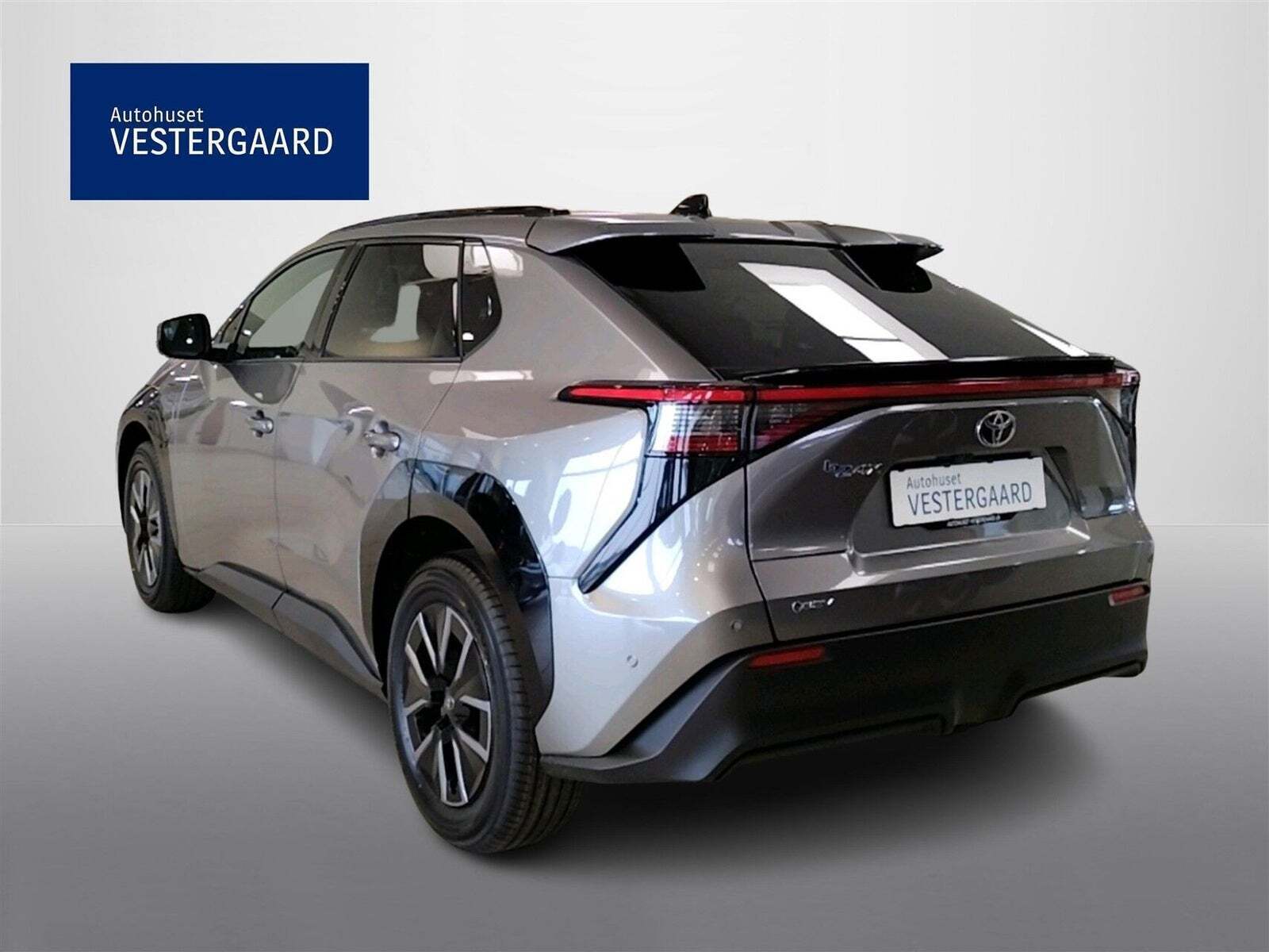 Grå Toyota BZ4X fra 2025