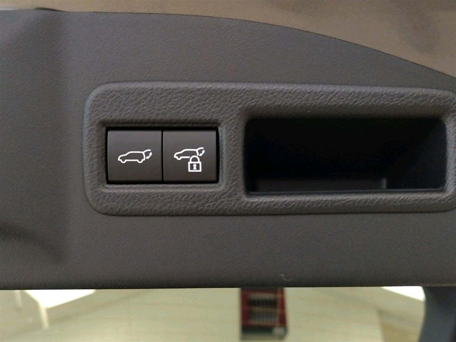 Grå Toyota BZ4X fra 2025