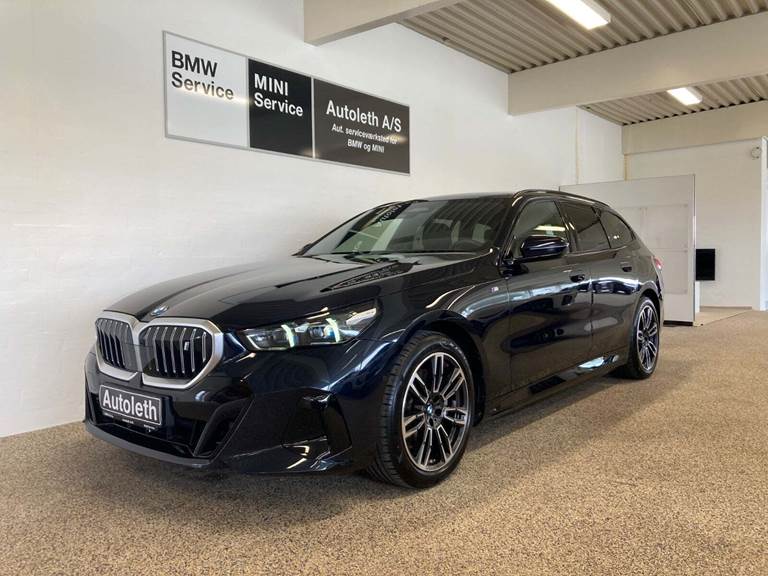 BMW i5 eDrive40 Touring Fully Charged M-Sport
