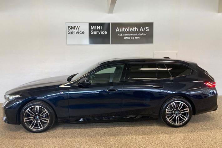 Sort BMW i5 fra 2025
