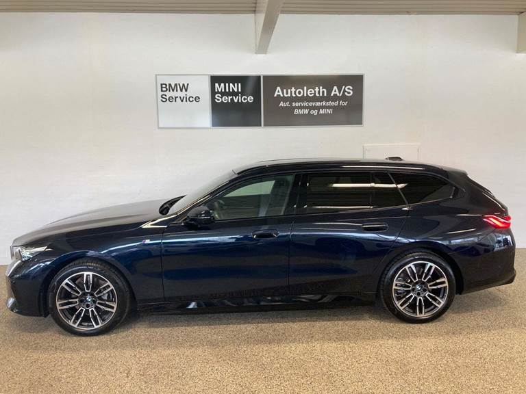 BMW i5 eDrive40 Touring Fully Charged M-Sport