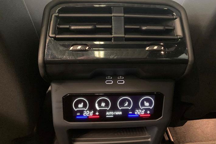 Sort BMW i5 fra 2025