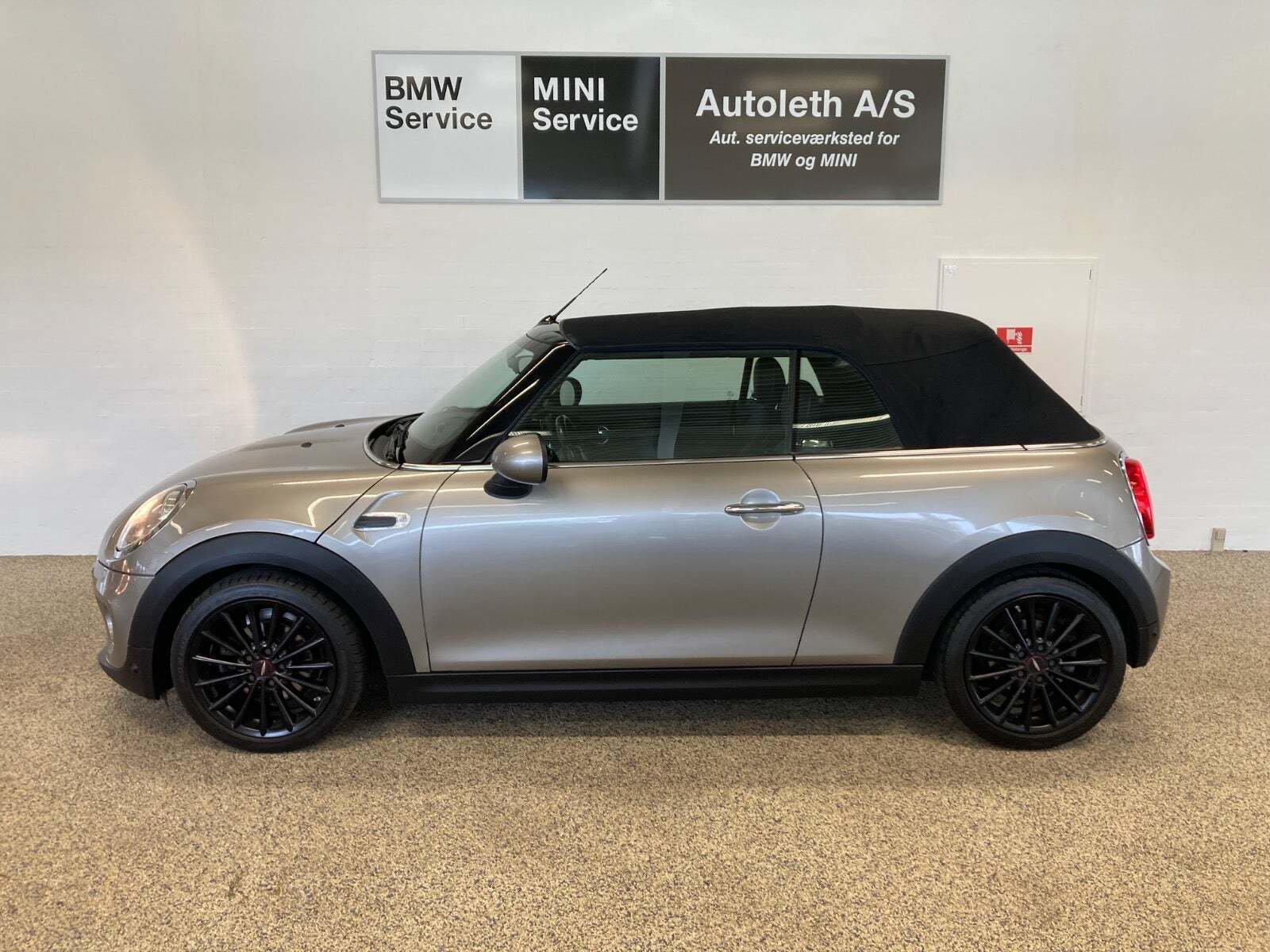 Grå Mini Cooper fra 2018