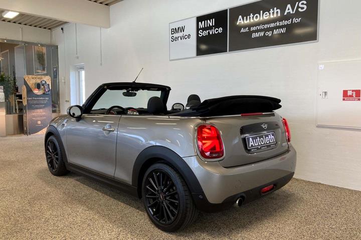 Grå Mini Cooper fra 2018