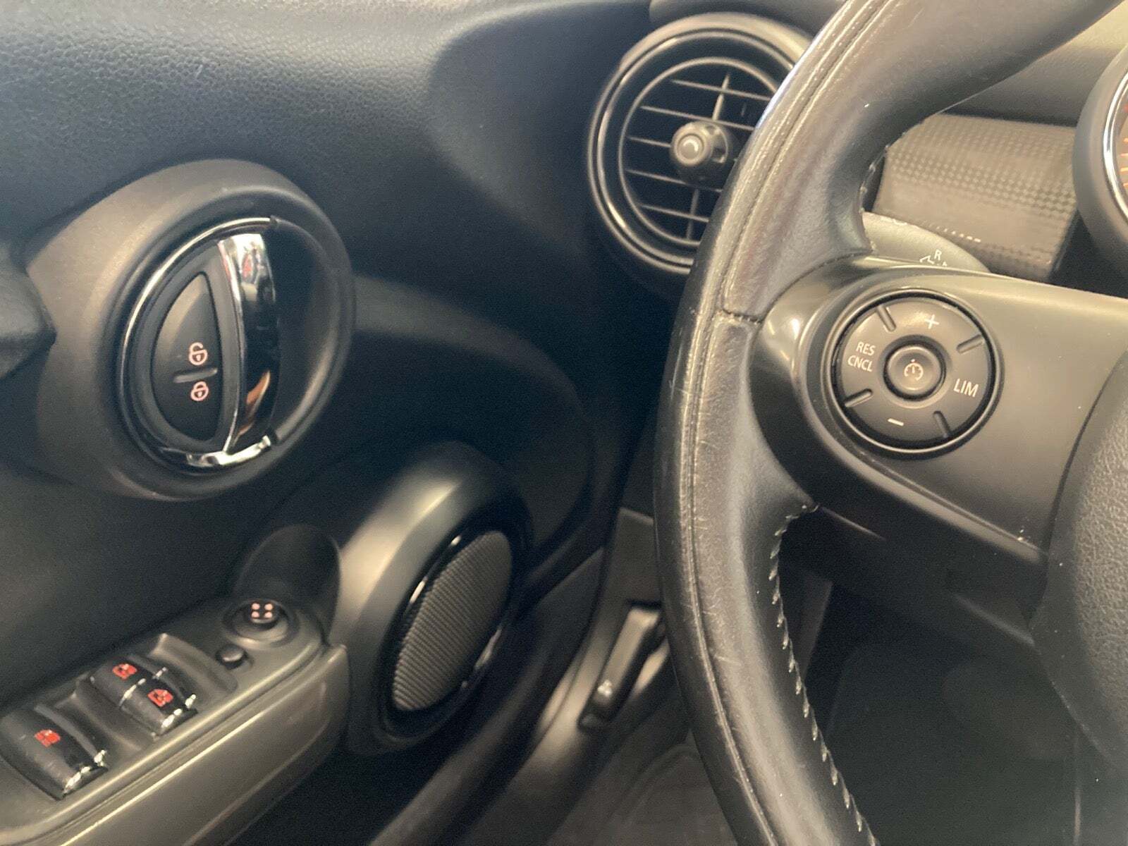 Grå Mini Cooper fra 2018