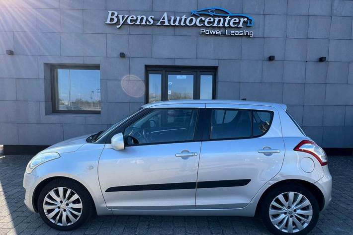 Sølv Suzuki Swift fra 2011