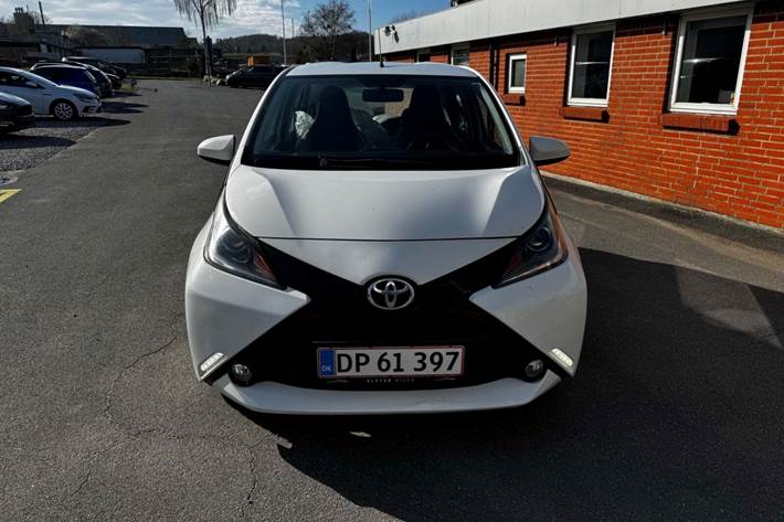 Hvid Toyota Aygo fra 2014