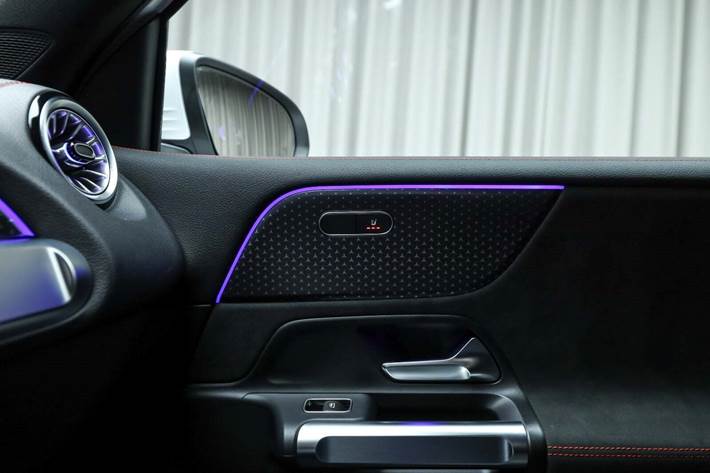 Hvid Mercedes EQB250+ fra 2026