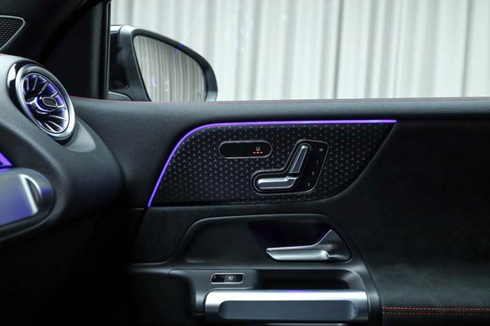 Sort Mercedes EQB250+ fra 2026