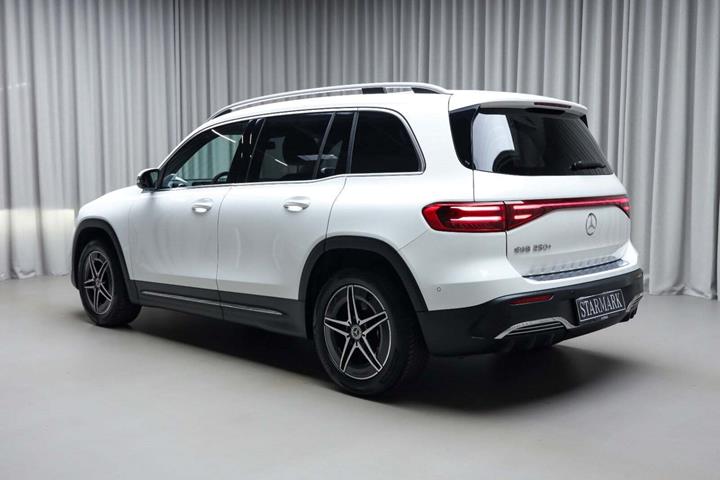 Hvid Mercedes EQB250+ fra 2026