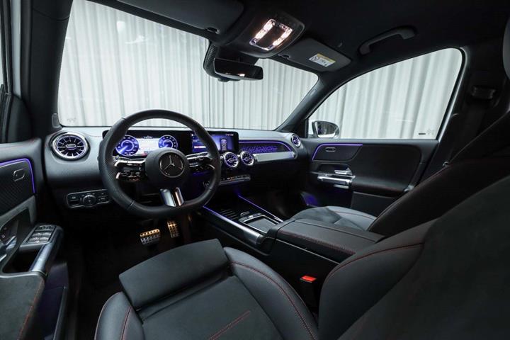 Hvid Mercedes EQB250+ fra 2026