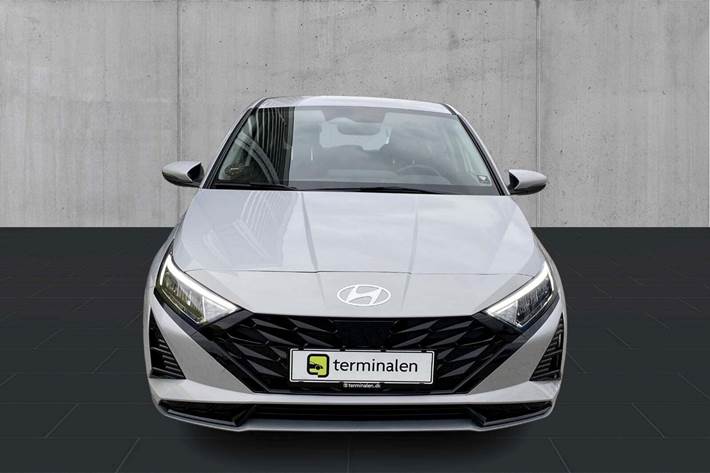 Sølv Hyundai i20 fra 2025