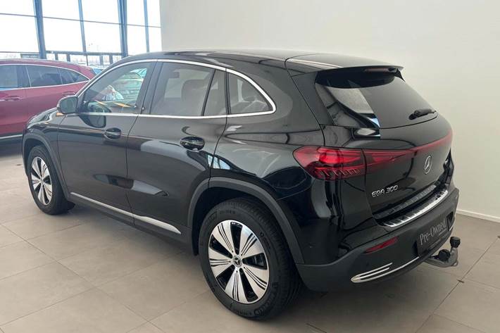Sort Mercedes EQA300 fra 2025
