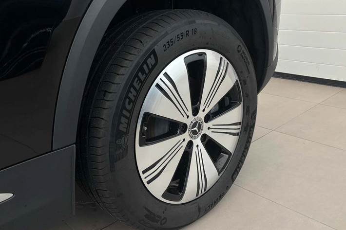 Sort Mercedes EQA300 fra 2025