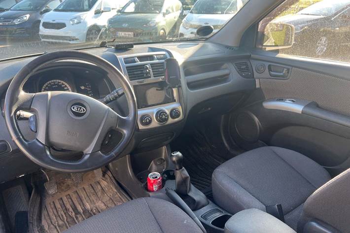 Sølv Kia Sportage fra 2006