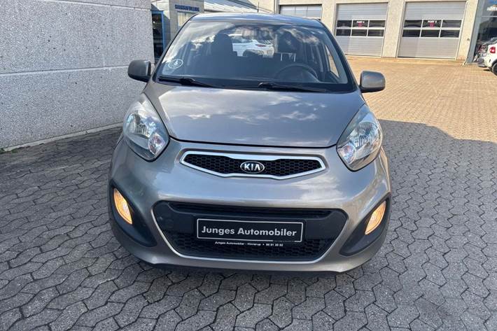 Grå Kia Picanto fra 2013