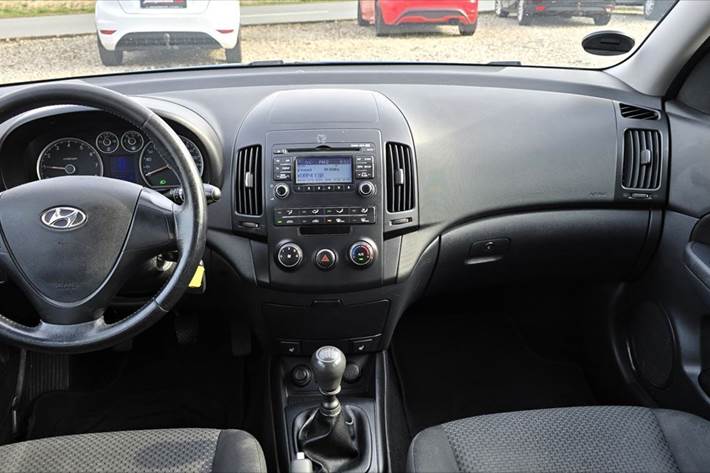 Blå Hyundai i30 fra 2010