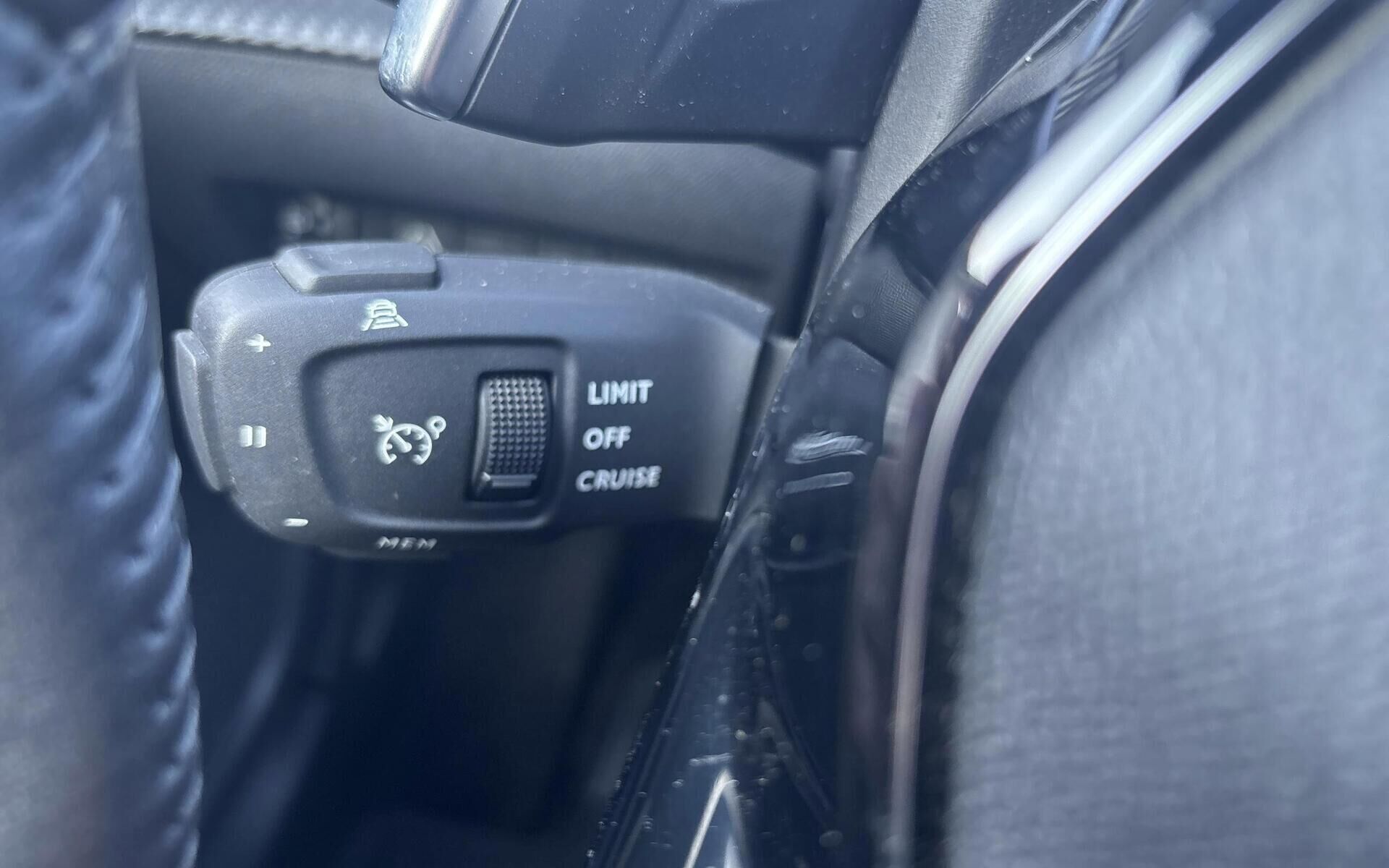 Hvid Peugeot 2008 fra 2024