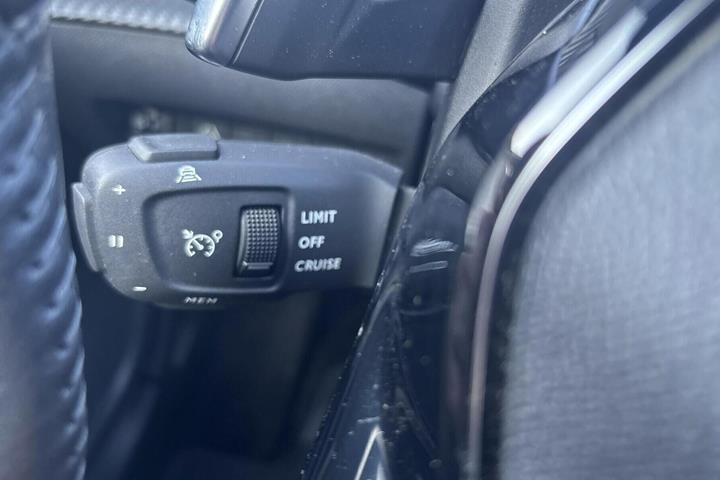 Hvid Peugeot 2008 fra 2024
