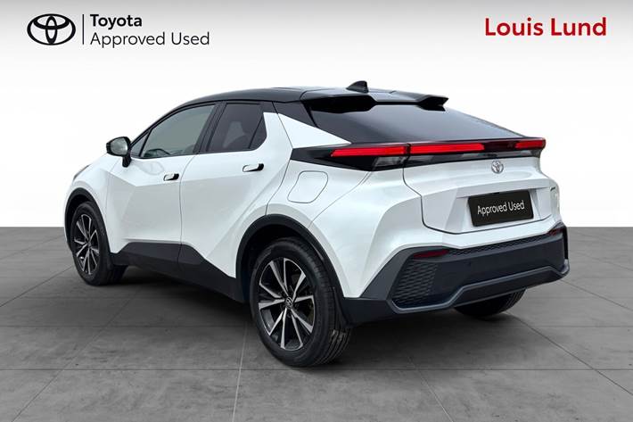 Hvid Toyota C-HR fra 2024
