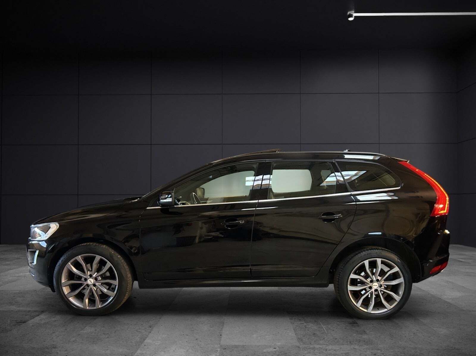 Sort Volvo XC60 fra 2015