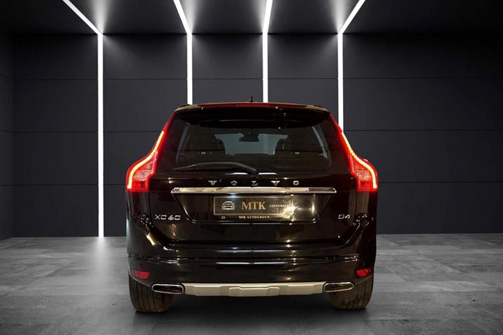 Sort Volvo XC60 fra 2015