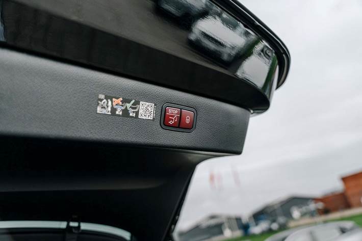 Sort Mercedes EQS350 fra 2022