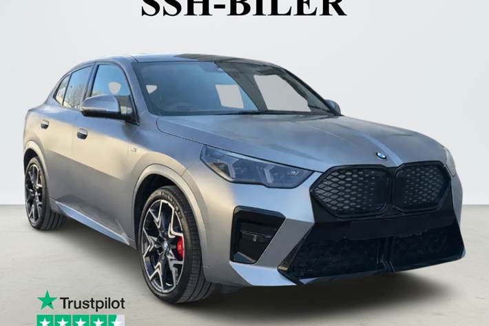 Grå BMW iX2 fra 2025 set udefra