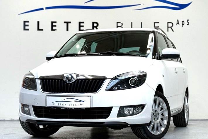 Hvid Skoda Fabia fra 2015 set udefra