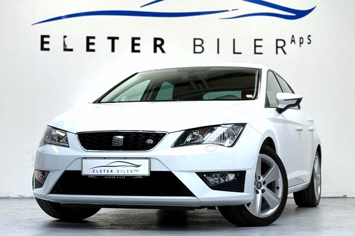 Hvid Seat Leon fra 2015 set udefra