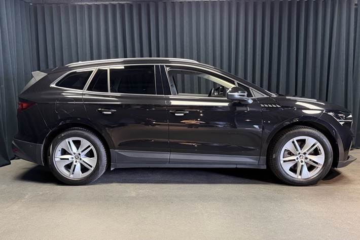 Sort Skoda Enyaq fra 2023