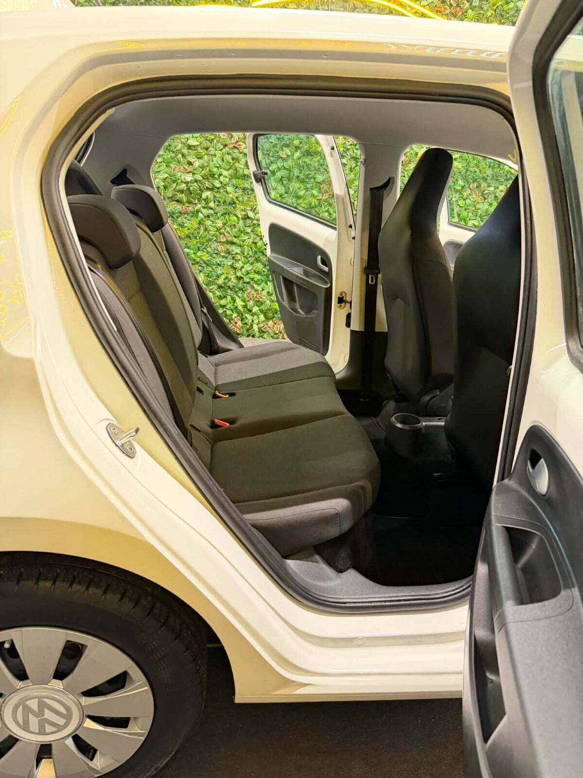 Hvid VW UP! fra 2019
