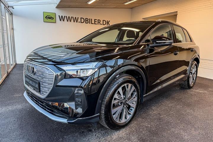 Sort Audi Q4 fra 2024 set udefra