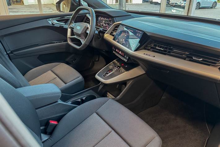 Sort Audi Q4 fra 2024