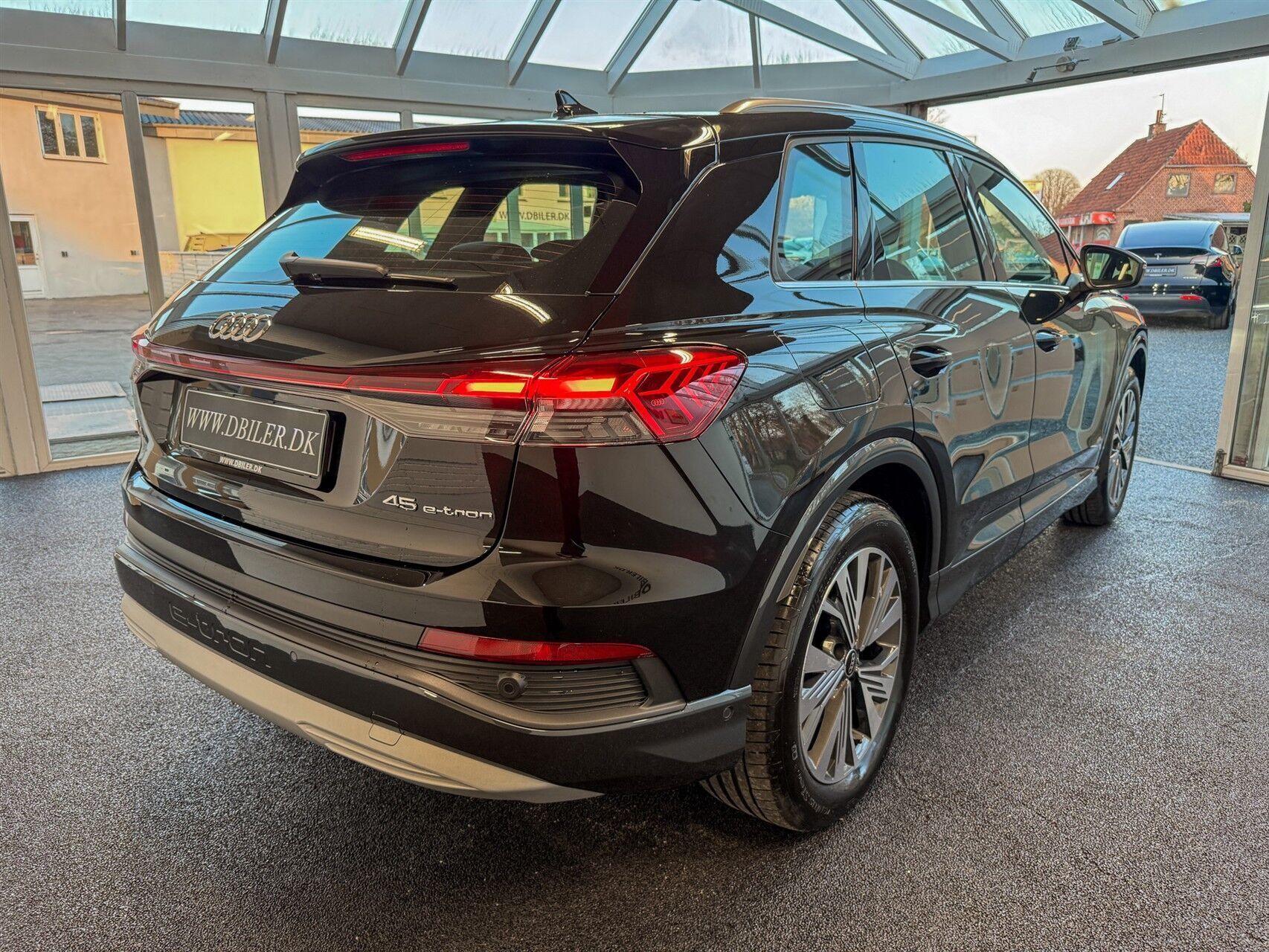Sort Audi Q4 fra 2024