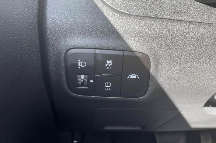 Hvid Hyundai i10 fra 2023