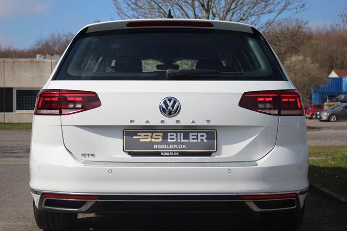 Hvid VW Passat fra 2020