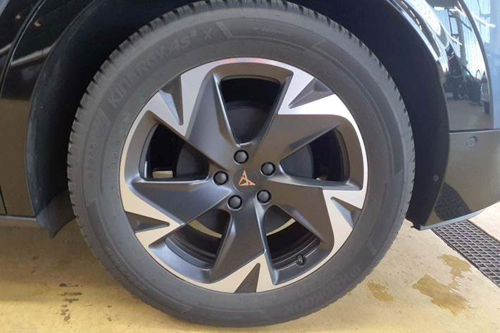 Blå Cupra Tavascan fra 2025